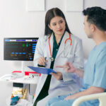 La estación diagnóstica DS-20 es un innovador equipo, único en el mercado. Tiene una pantalla táctil en alta resolución de 18.6 “, a color.