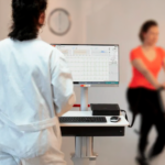 El CARDIOVIT CS-104 cuenta con todo lo necesario para realizar pruebas de esfuerzo. Nuestro equipo combina en un sistema integrado todas las funciones esenciales.