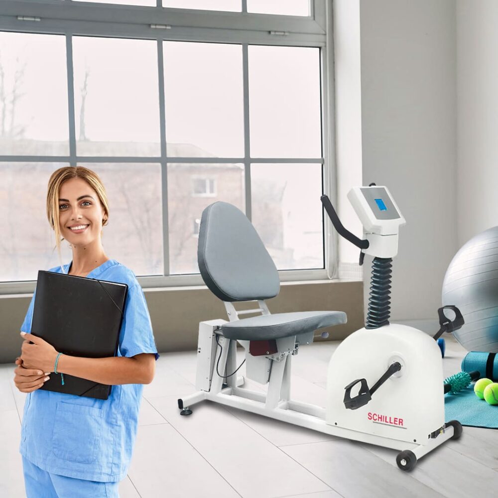 Ergómetro ERG 911 Comfort de SCHILLER con médico junto al equipo para pruebas de esfuerzo cardíaco