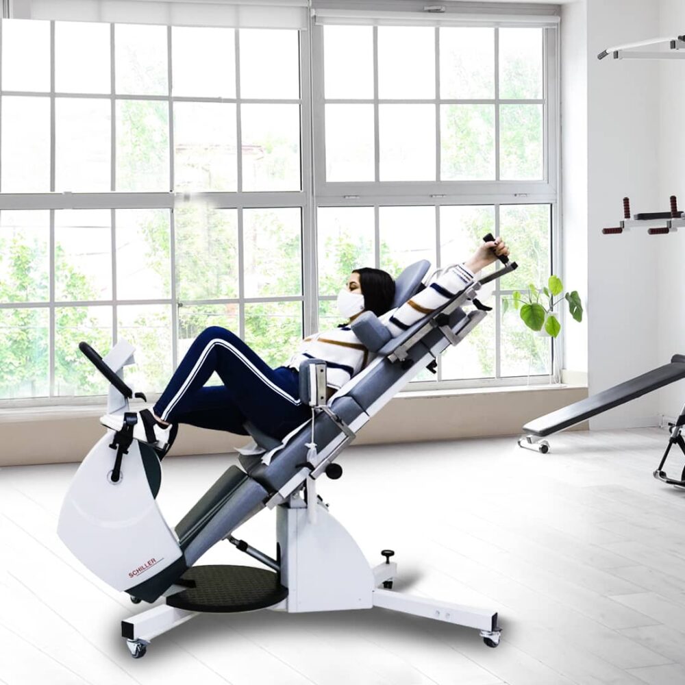 otación del paciente de 0 a 45 grados a la izquierda en el Ergómetro 911 LS Easy Echocouch para ecocardiografía de esfuerzo.