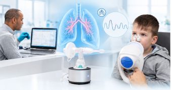 Persona realizando una prueba de oscilometría junto al dosímetro ProvoX para pruebas de provocación bronquial.